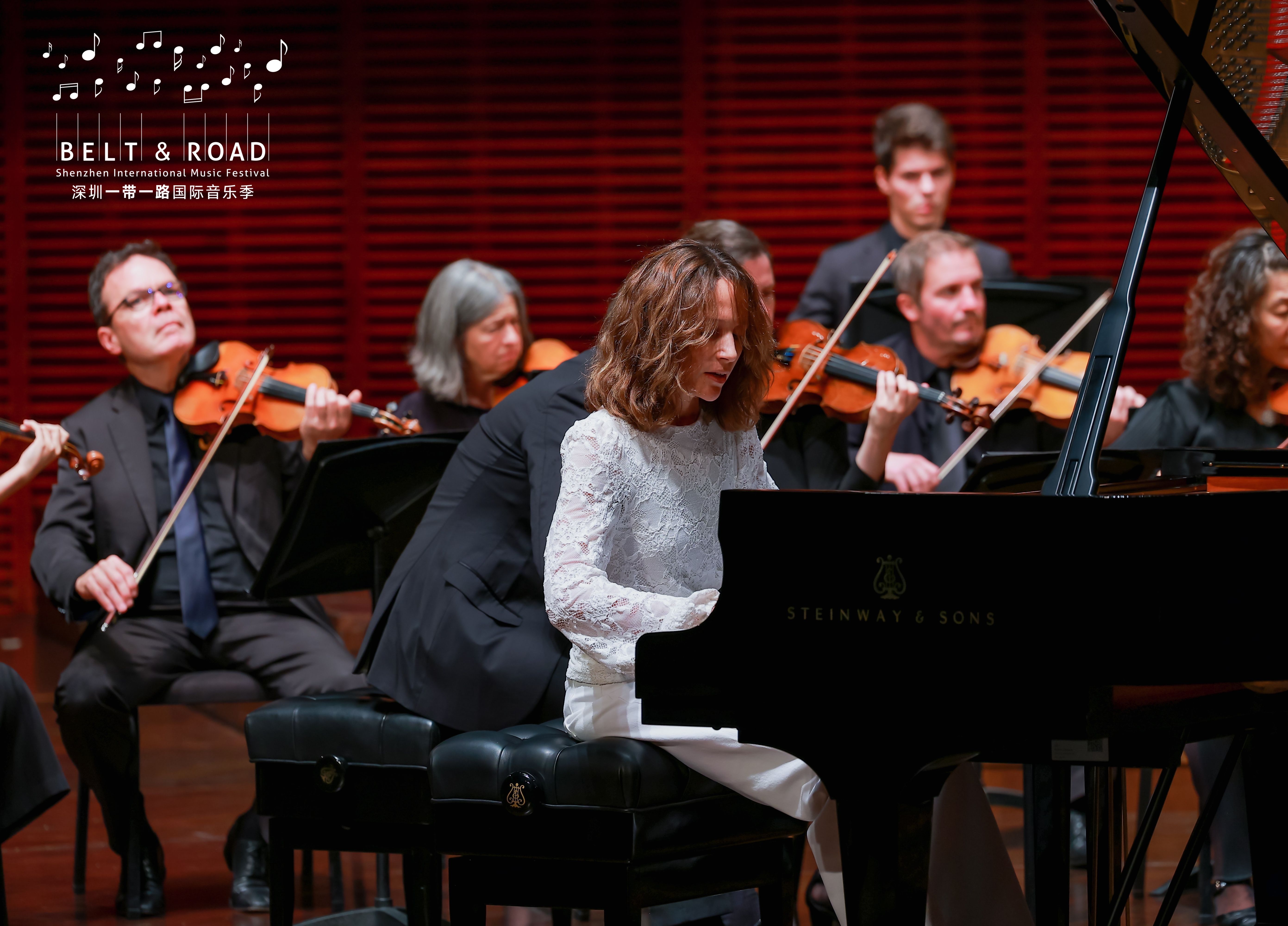 钢琴家埃莱娜·格里莫与萨尔茨堡室内乐团音乐会