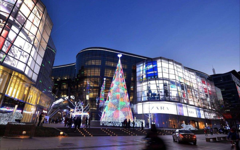 济南泉城路夜景疫情得到控制和姐姐出来买东西夜幕笼罩下的济南