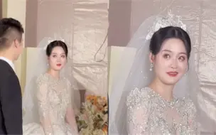 Скачать видео: 婚礼上新娘满眼泪光望向新郎，“梨花带雨”惊艳网友：幸福的眼泪