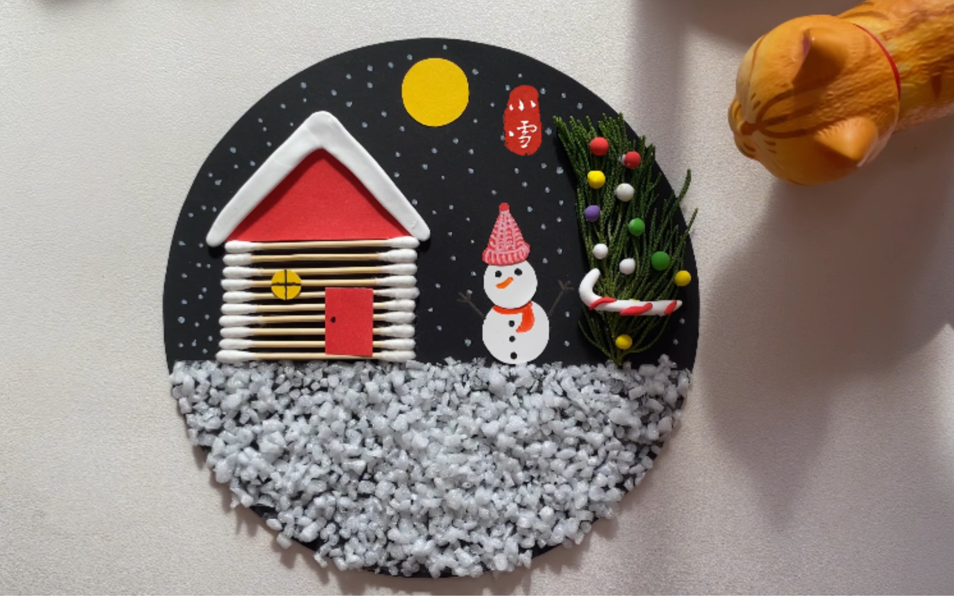 家里的水果网不要扔了,带孩子一起做漂亮的小雪节气创意画吧