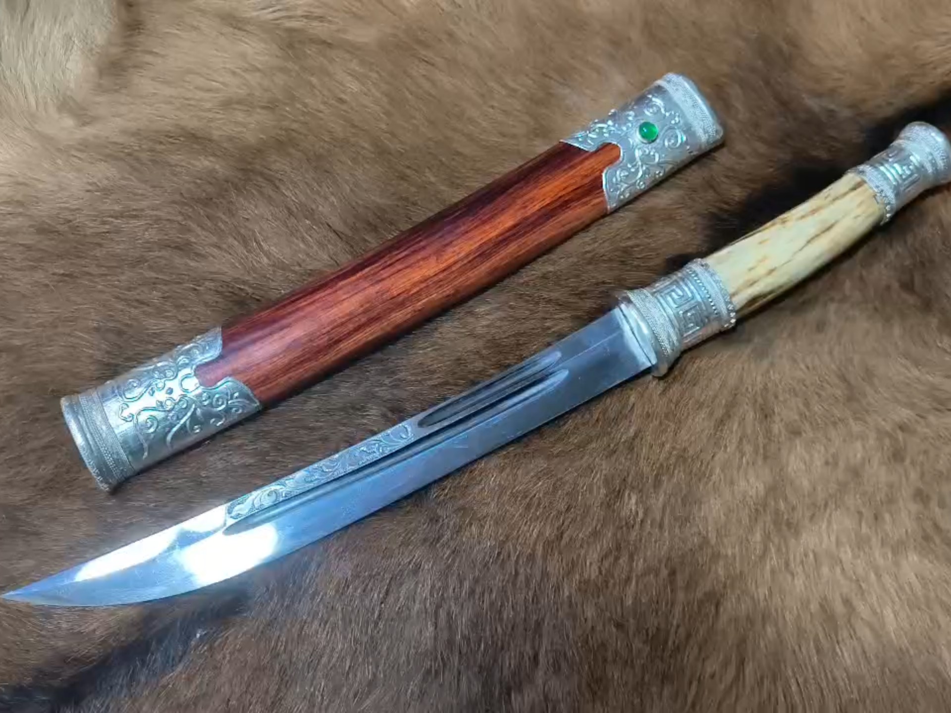 户撒非龙泉非遗刀匠手工锻打传统土司随身防身腰刀鹿角柄小腰刀可定制