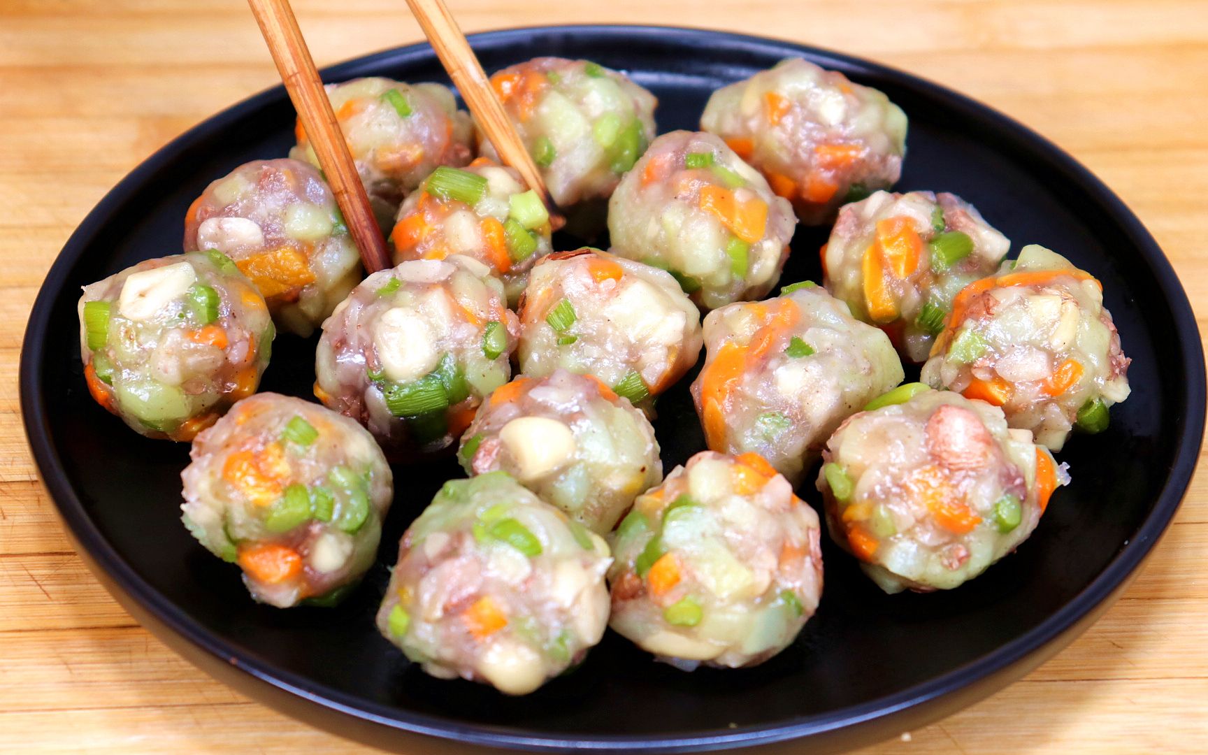 早餐包子油条吃腻了,教你水晶丸子做法,筋道q弹,孩子天天点名吃!