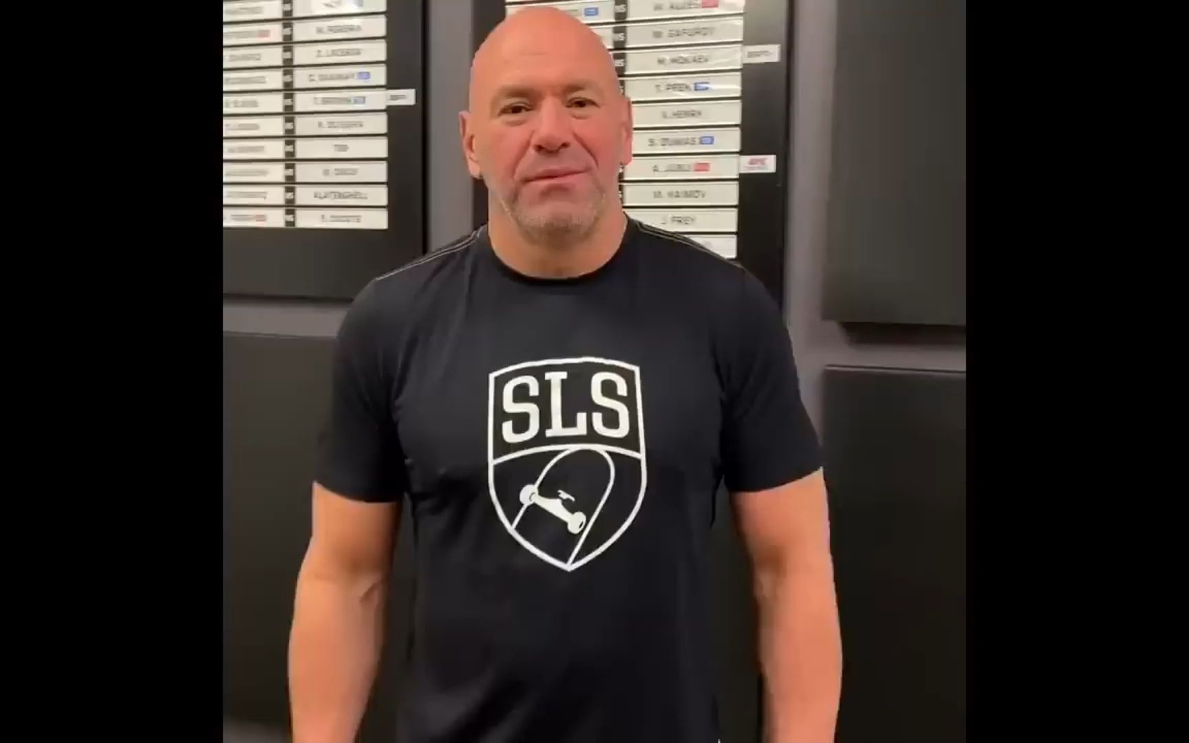 白大拿喷退赛人员