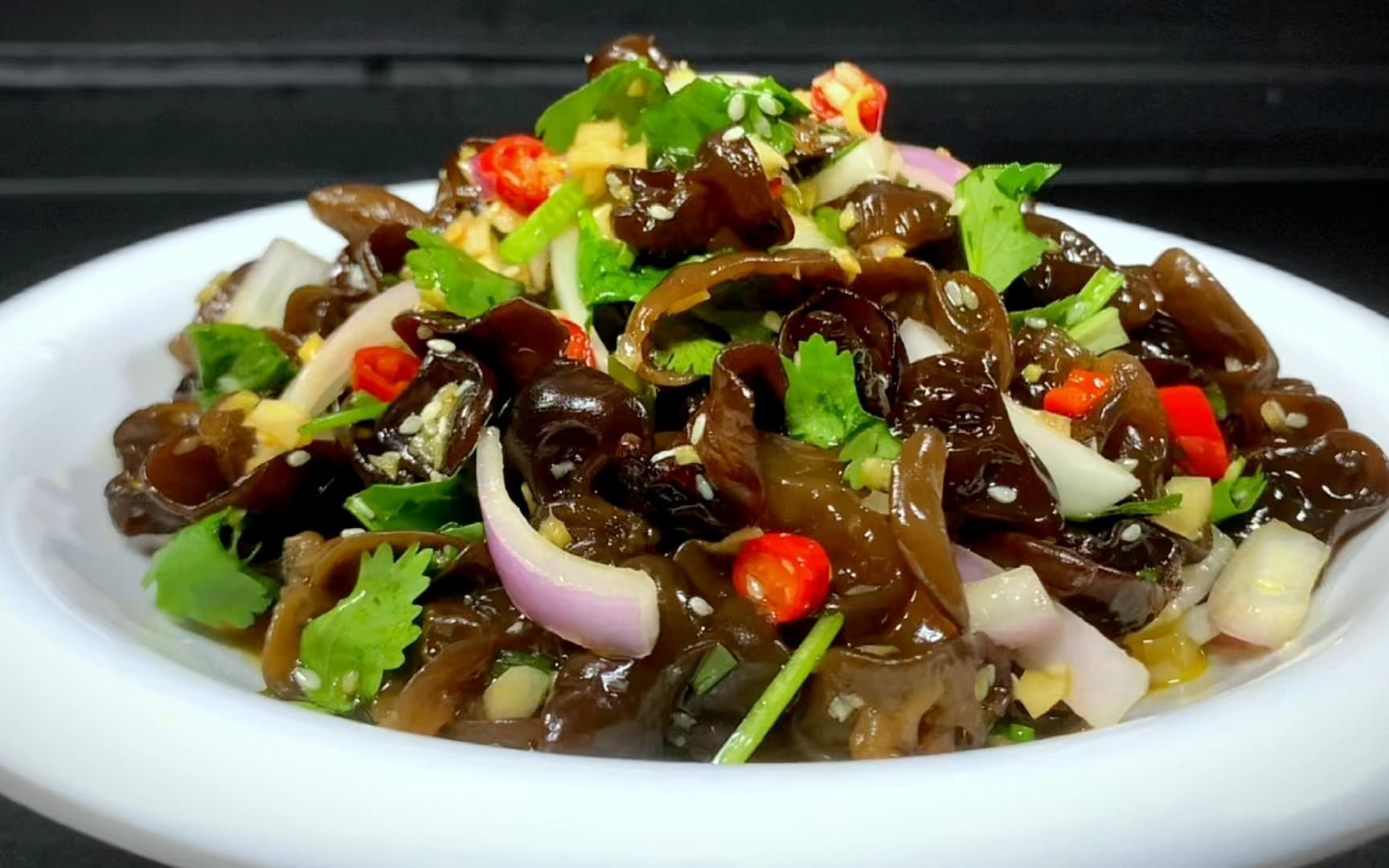 凉拌木耳既安全又好吃的做法,清脆爽口又解腻,泡好只需10分钟