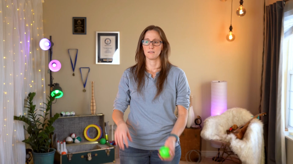 learn to juggle claw catches — beginner juggling tutorial