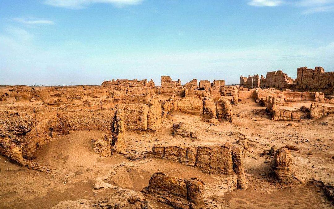 辉煌一时的尼雅古城是怎么消失的呢,是外敌入侵,还是过度开采?