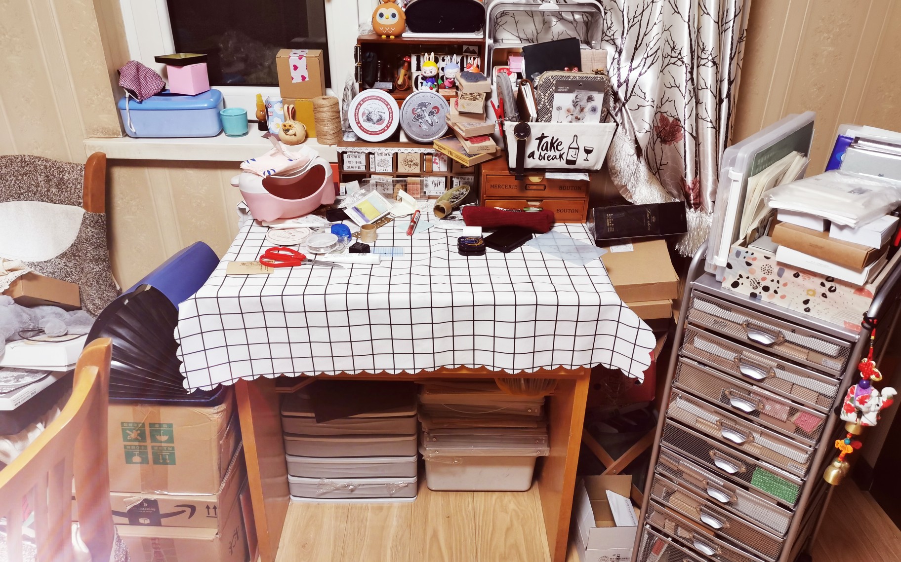 {手帐收纳}desk tour 真实手帐垃圾堆变身唯美小书桌_哔哩哔哩 (゜-゜