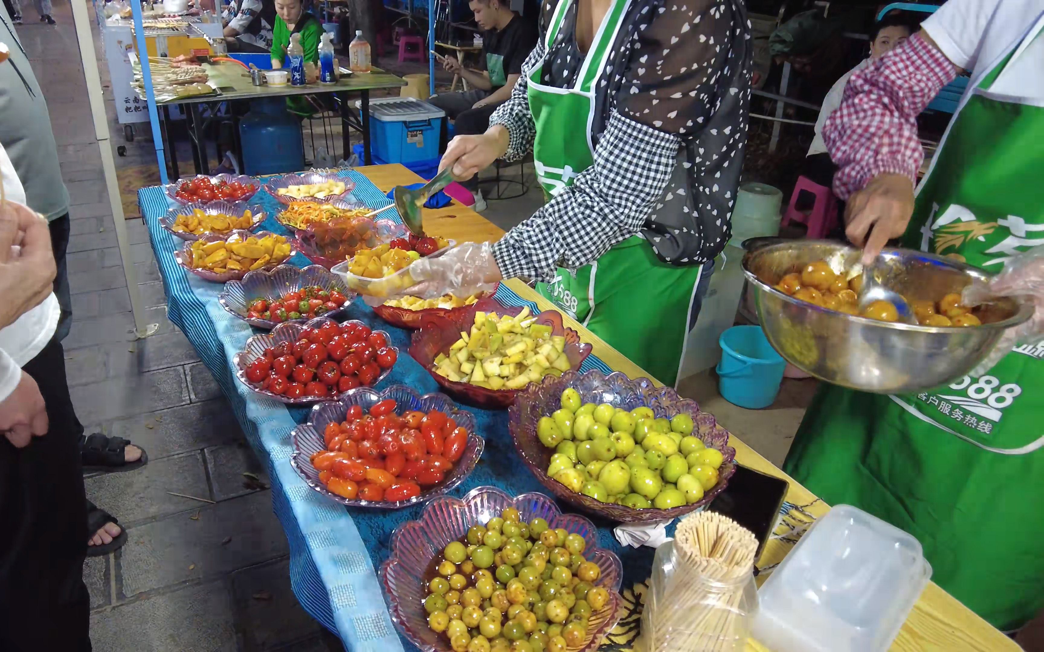 [夜市散步] 有本地特色的夜市 云南西双版纳江边夜市(东-西)