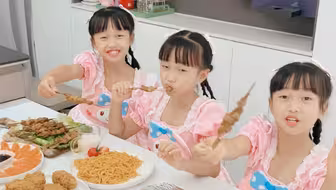 三胞胎妈妈到底有没有空吃饭