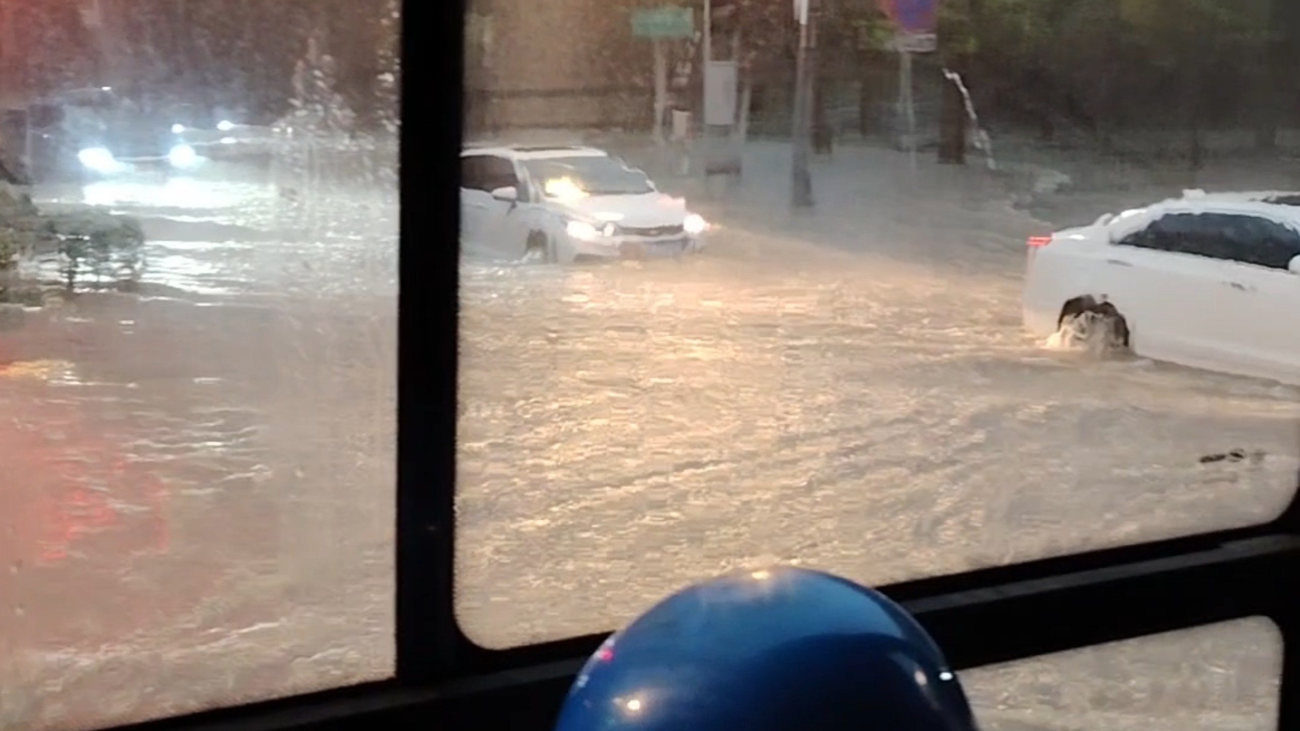 无锡堰桥这边下雨都成河了