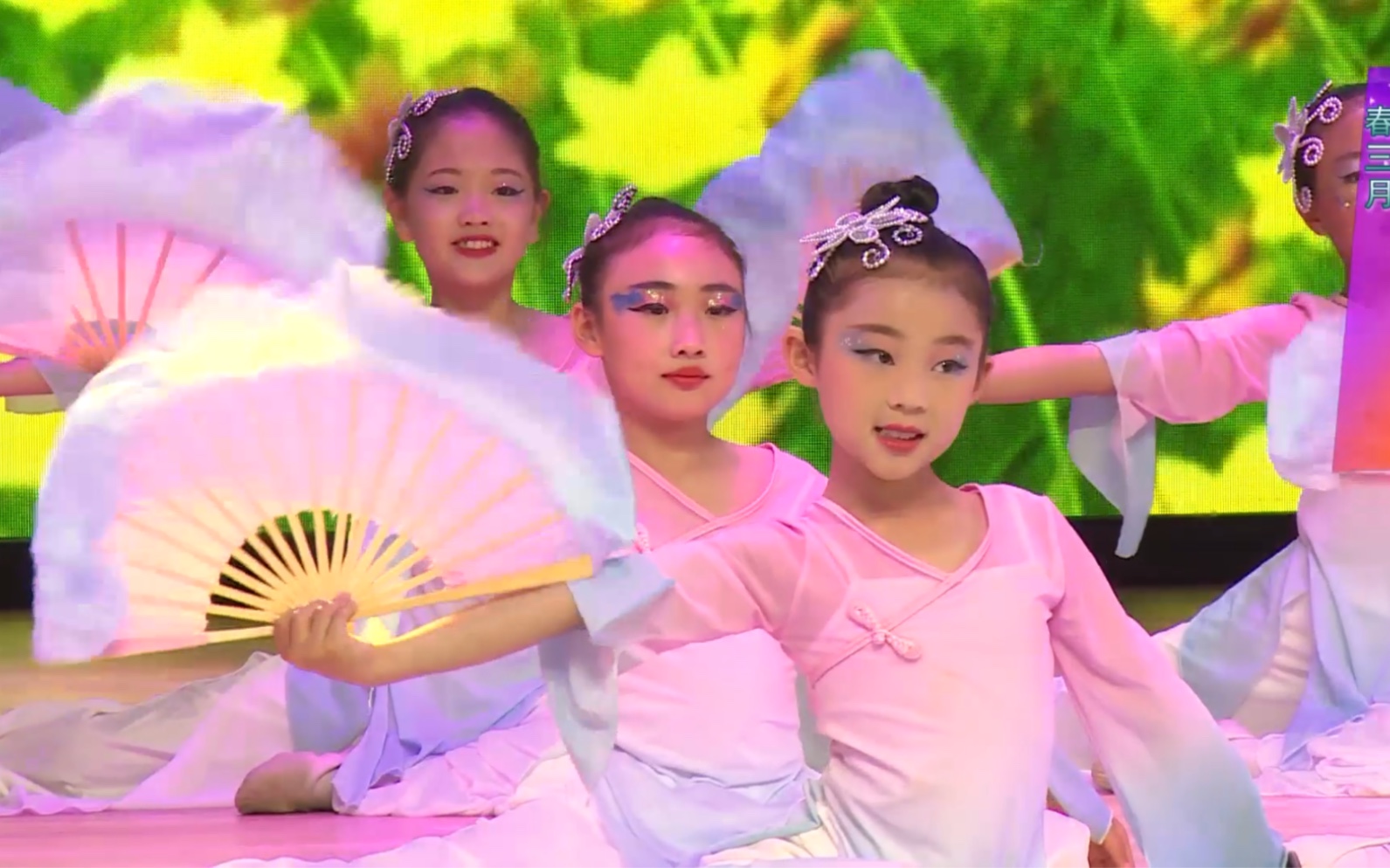 少儿舞蹈《春三月》唯美的春天主题群舞