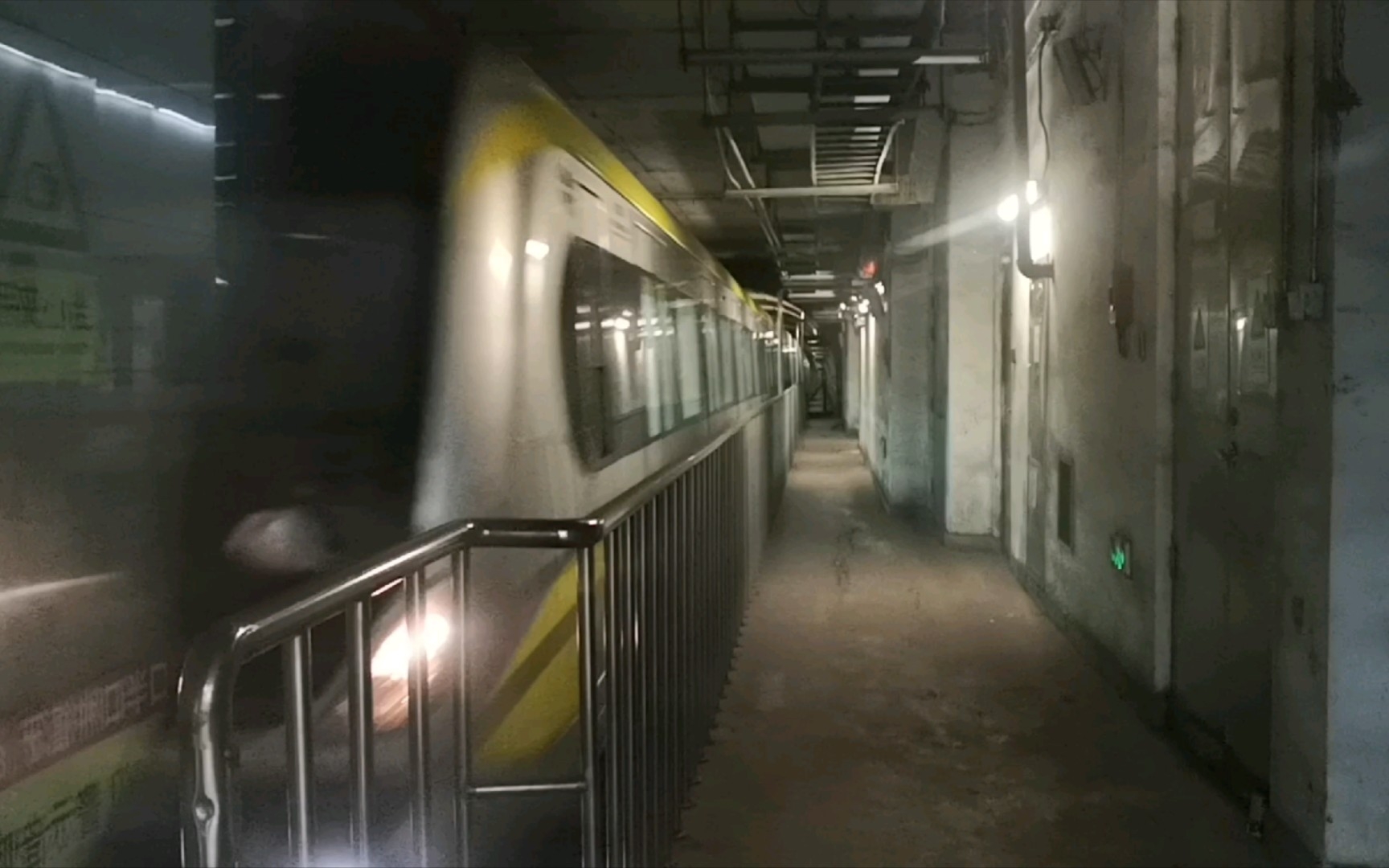 天津地铁2号线207车进广开四马路站_哔哩哔哩_bilibili