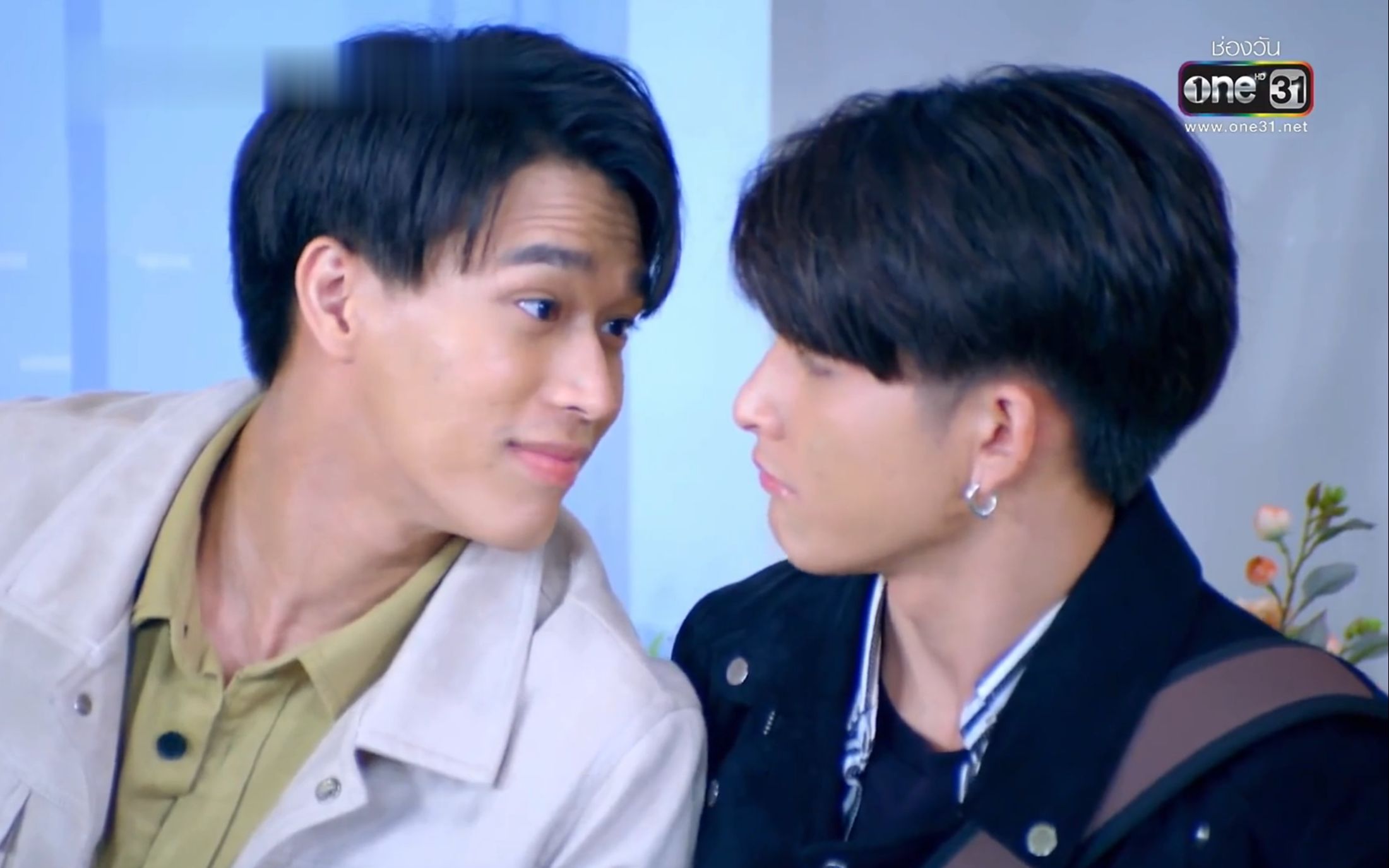 小情侣秀恩爱甜翻众人泰国唯一的爱