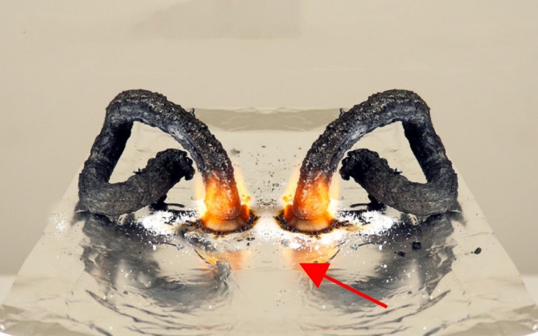 神奇的科学现象,白砂糖燃烧后会变成火蛇,原理是什么?