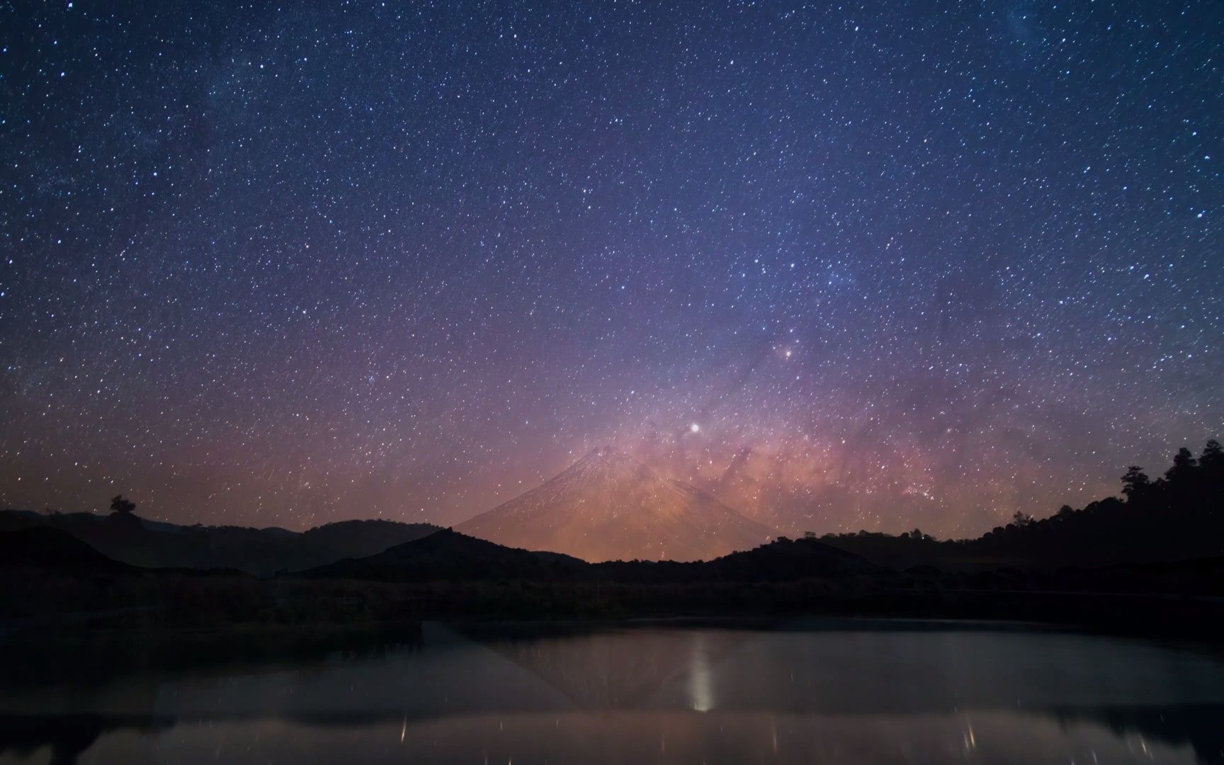 极优美的旋律伴随着星海铺满夜空宁静的夜晚静静的倾听满身的疲惫散尽