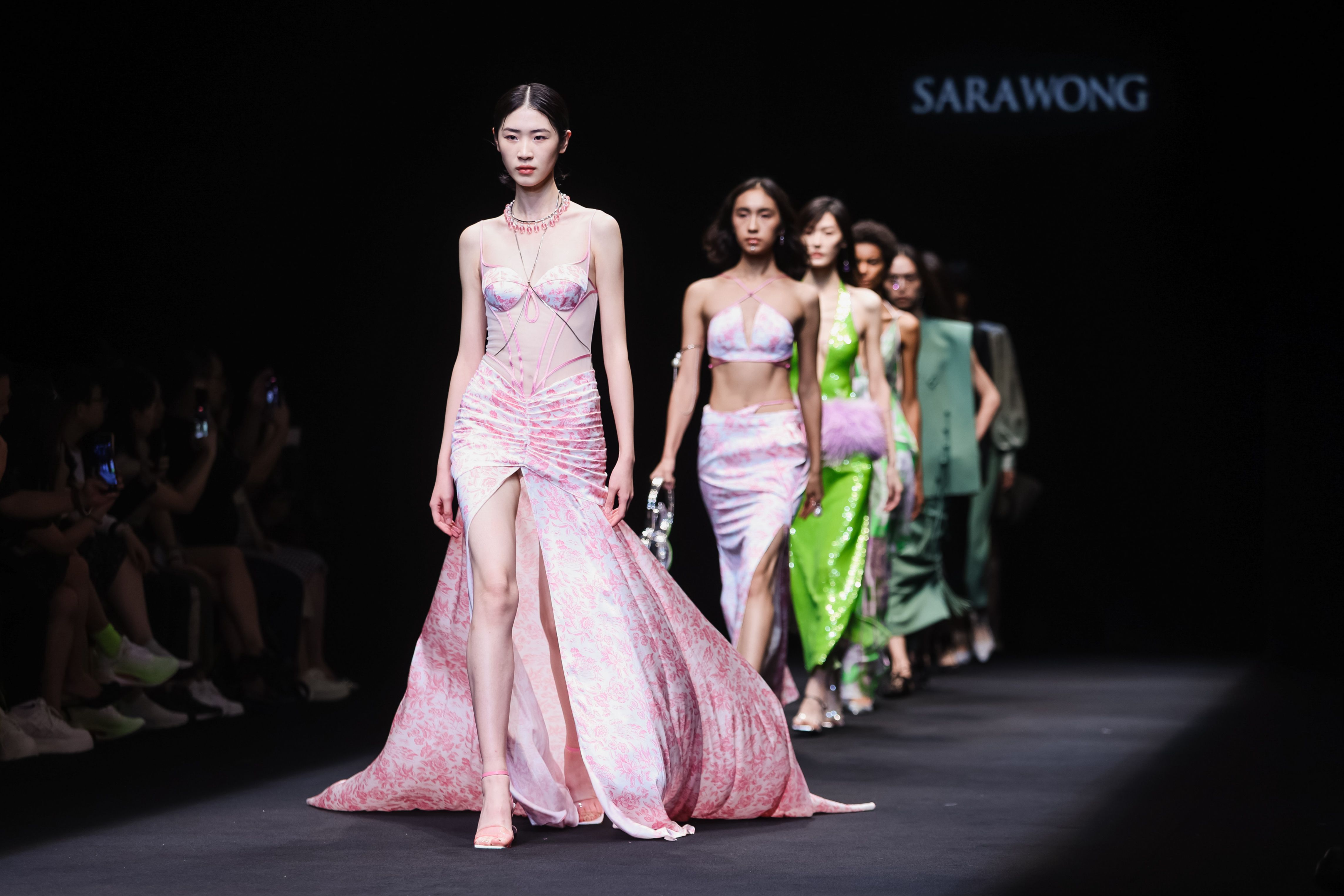 SARAWONGⷮŠ王思元 | SS24中国国际时装周秀场哔哩哔哩bilibili