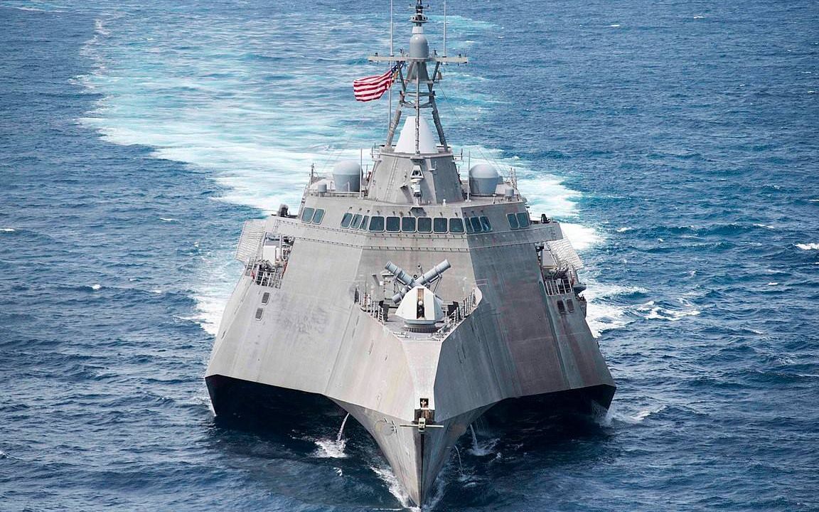 美军独立号濒海战斗舰海试场景,急速状态下转弯画面超霸气!