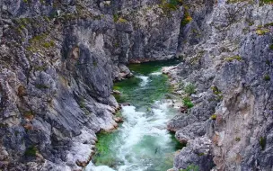 Descargar video: 急流：穿越山峡谷的轻松之旅