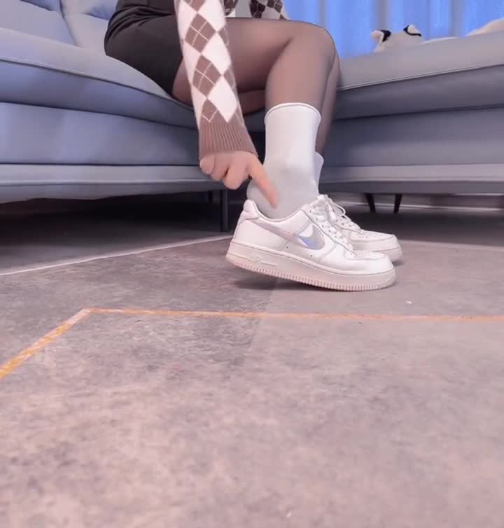 黑丝白袜#时尚捕手计划 #穿搭#黑丝搭配 #白袜