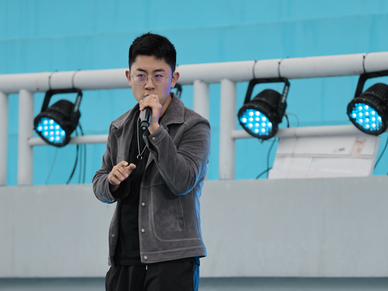 在北航校园歌手音乐节上唱了杰哥的《想见你想见你想