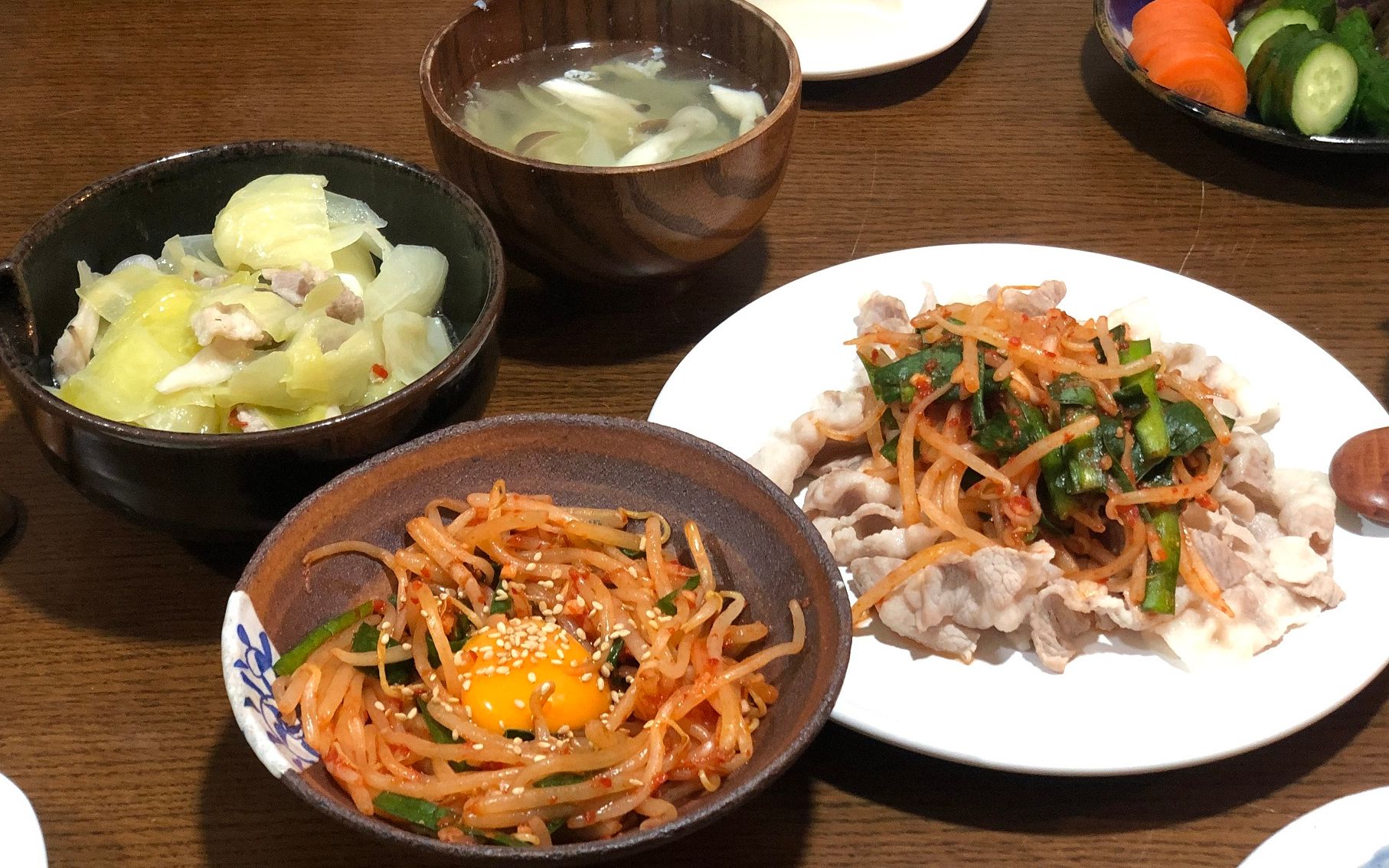 日本老公做晚饭!今天是大蒜包菜锅