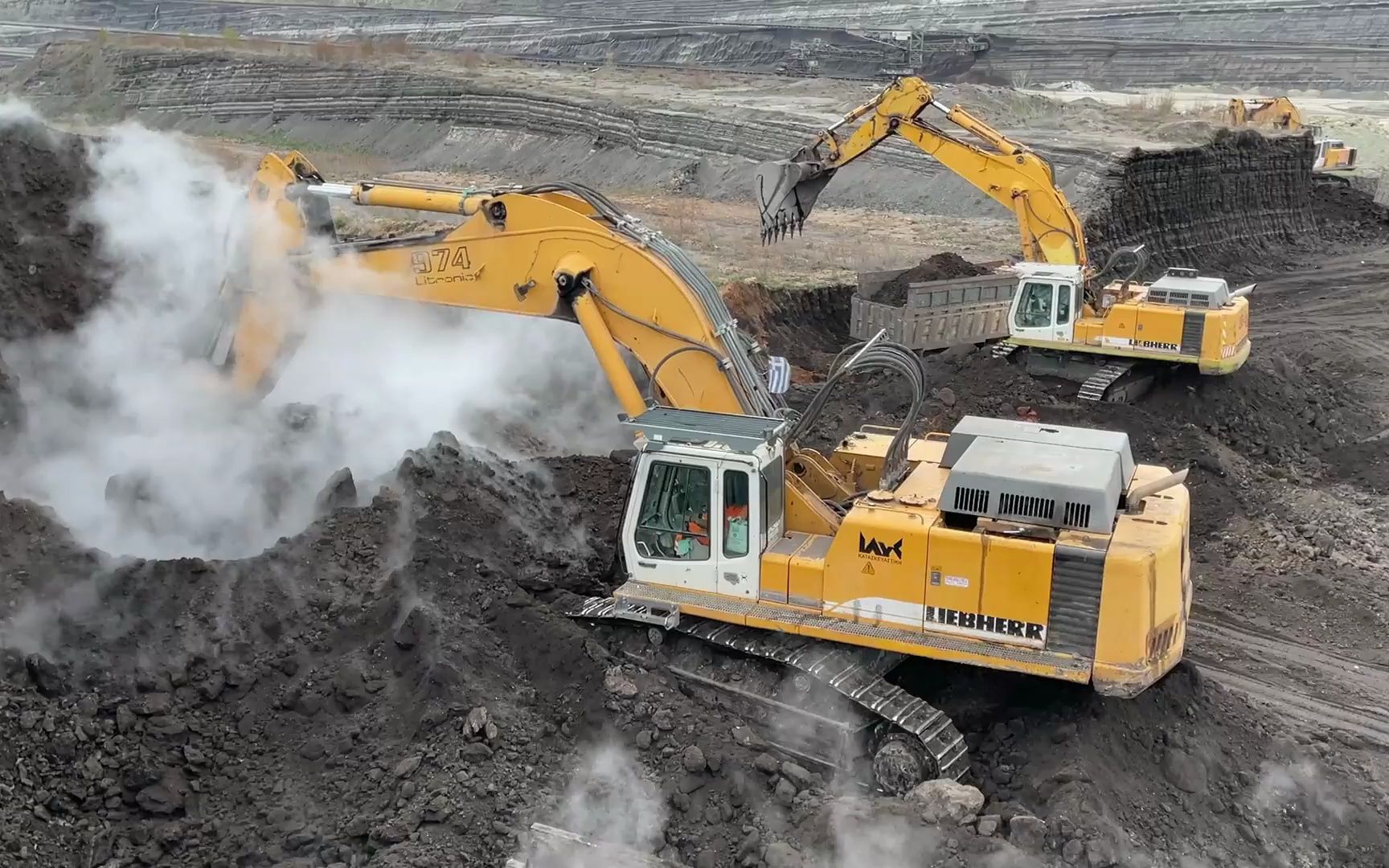 利勃海尔974,964挖掘机煤炭装车