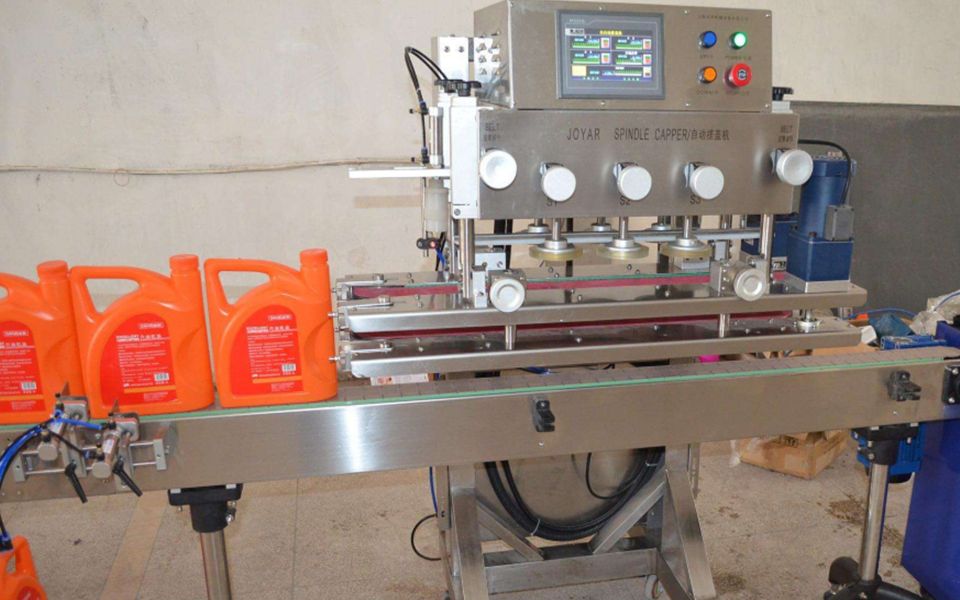 这款瓶盖分离式送料机构如何设计?