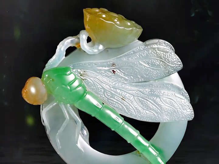 五位数翡翠水石料表达对妻子的心意,翠友觉得能胜过一个lv包吗?