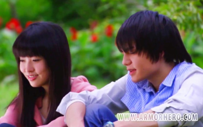 铠甲勇士刑天小天带柚子去公园玩两人聊起各自的故事