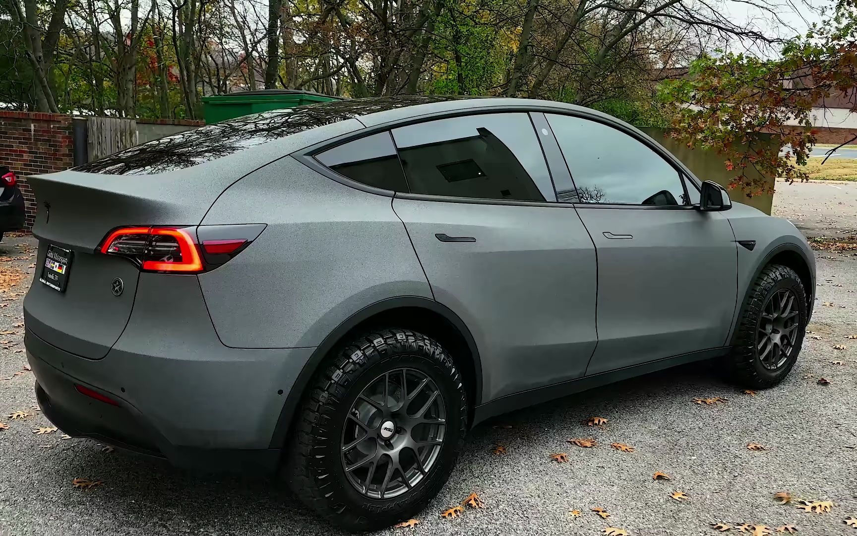 [图]2022 年特斯拉 Model Y - 内部和外部细节（高科技 SUV）