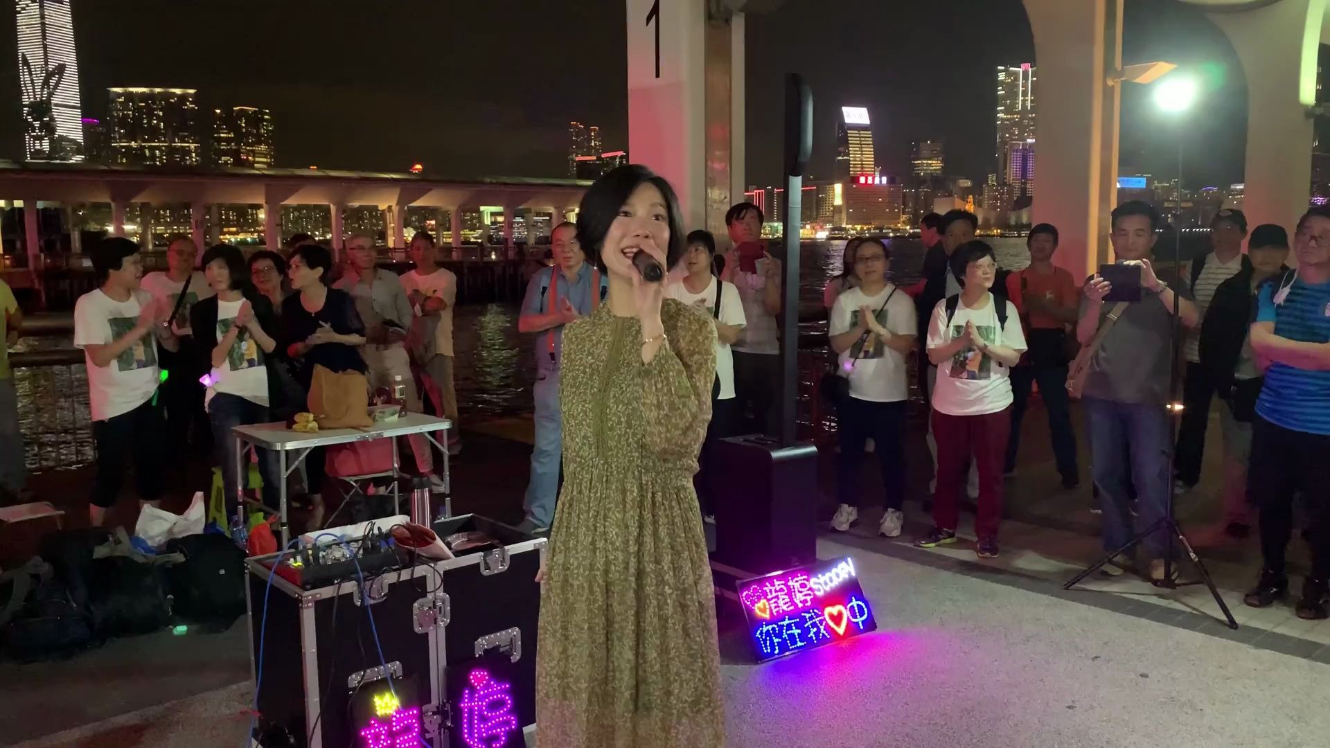 [图]这首80年前的流行歌曲，她轻快的歌声，欢快的舞蹈，瞬间让现场升温