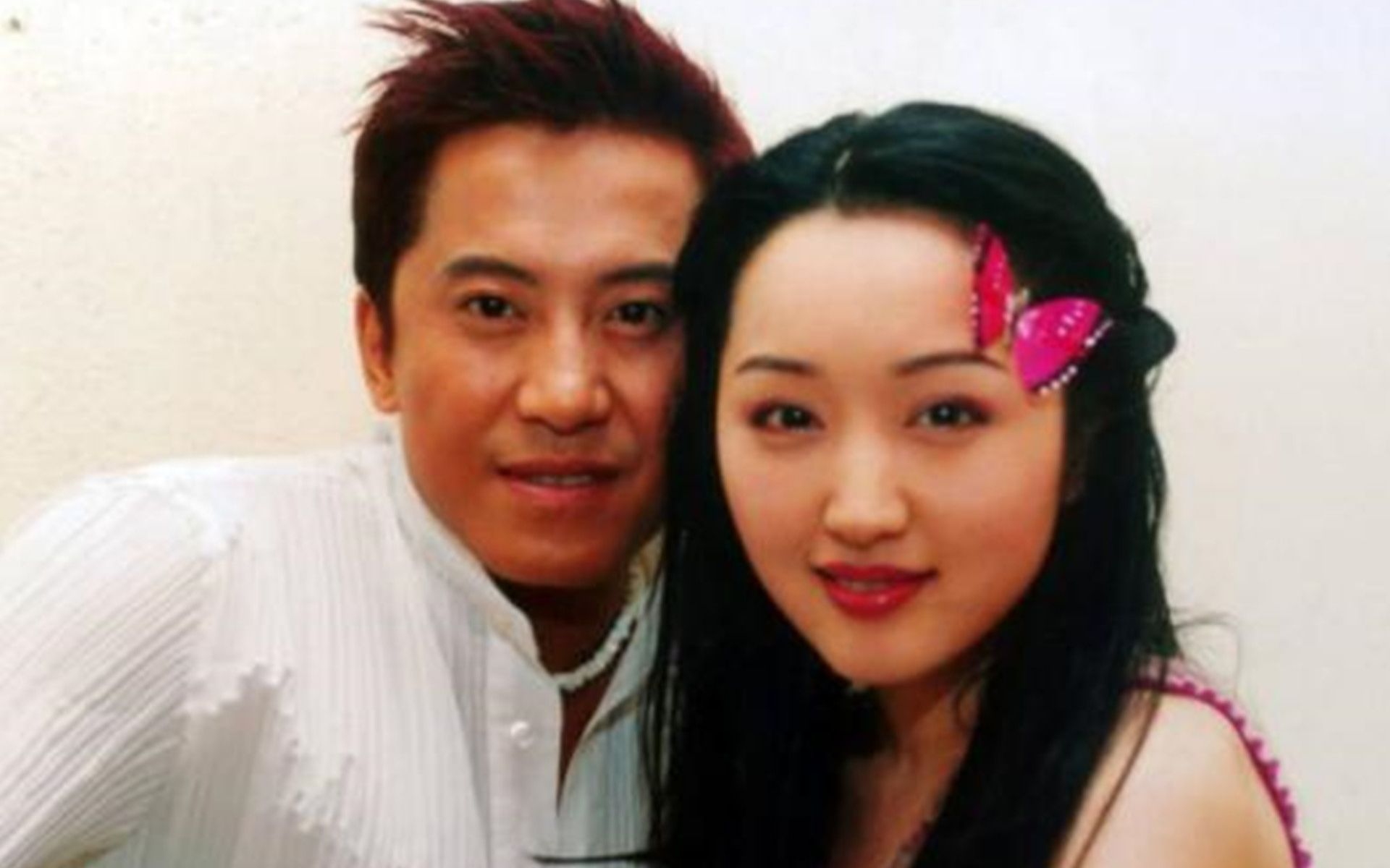 杨钰莹,毛宁美女帅哥组合对唱经典情歌《心雨》,男帅女靓,太养眼了