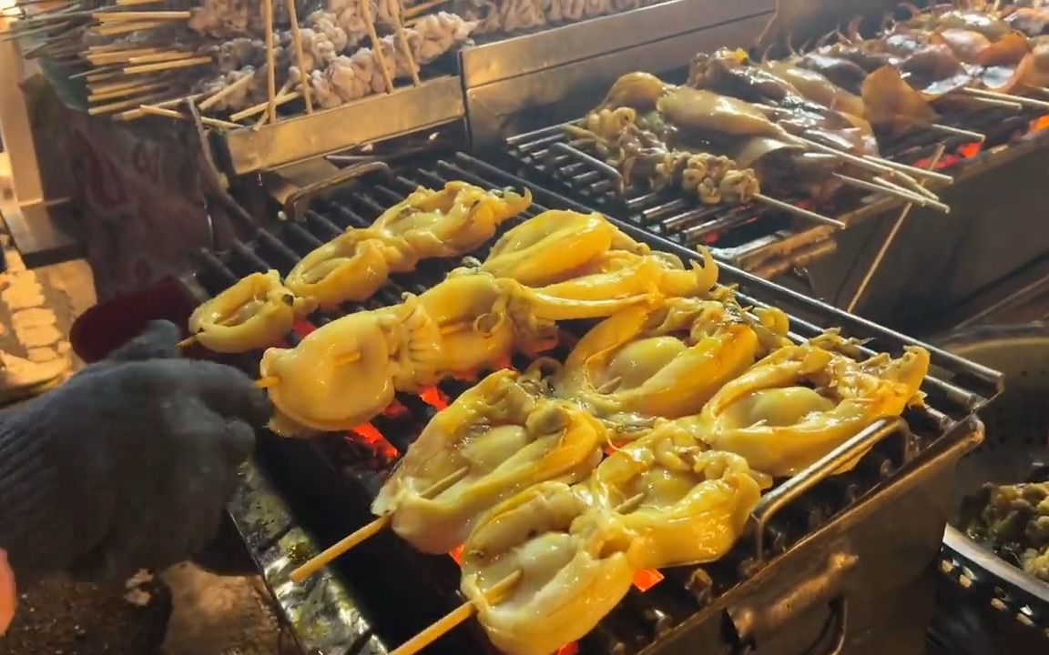 泰国街头美食-曼谷唐人街的烤鱿鱼 章鱼
