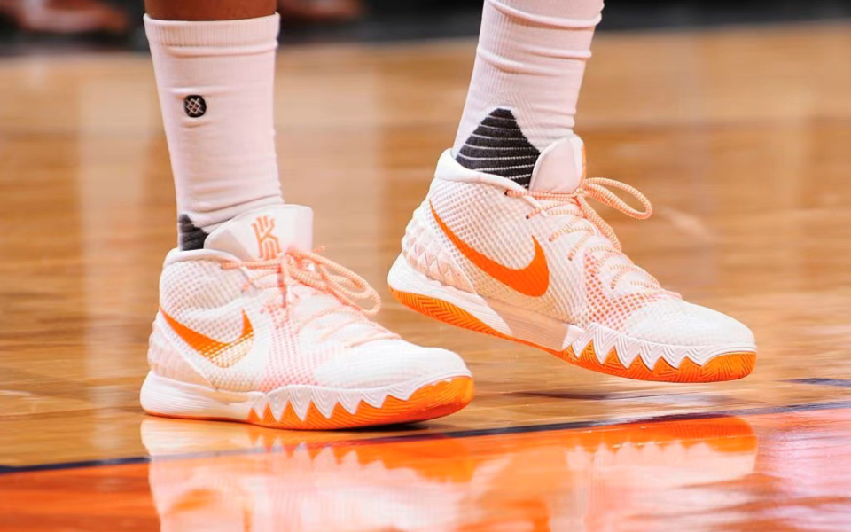 欧文历代球鞋上脚回顾之---欧文一代搜罗老照片搜了几十张 看看有没有