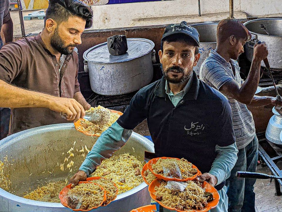 巴基斯坦卡拉奇的新卡拉奇地区的海德拉巴肉yakhni pulao(牛肉yakhni