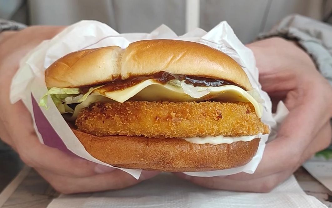 价值11.11元的麦当劳周一限定酥酥咔滋猪排堡会好吃吗