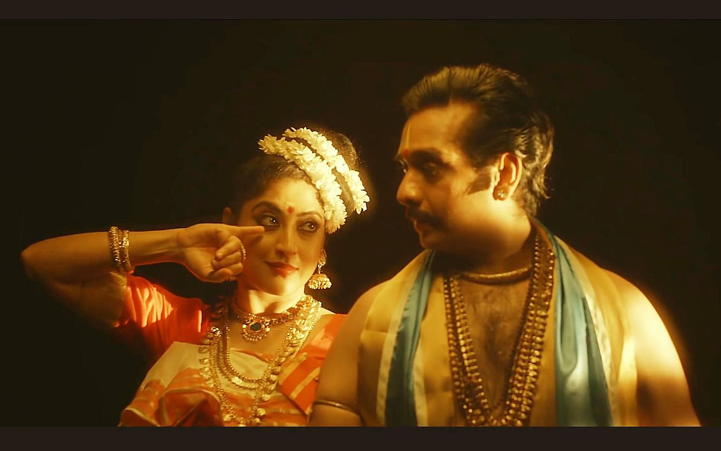 一双十指如风拂vineeth和lakshmigopalaswamy的舞蹈映像