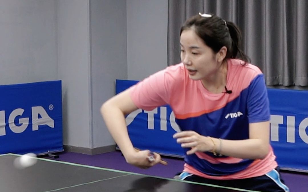 中国女子直板第一人,张蔷慢动作示范直板反手拧拉,帅!