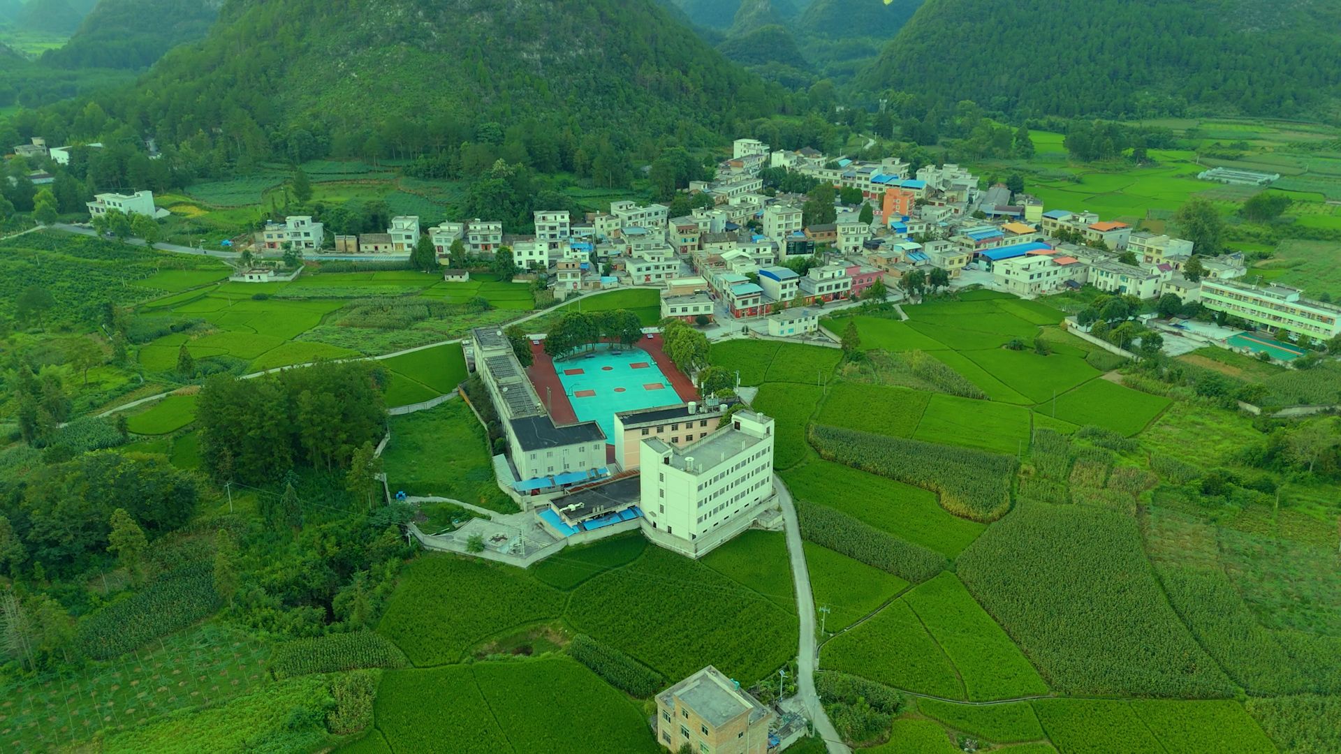 航拍最美家乡贵州独山县麻尾镇皇后村,这里风景美如广西仙境一样