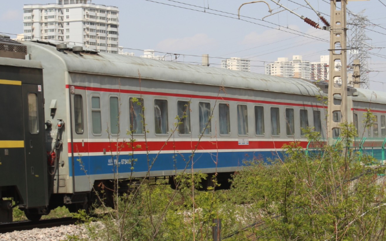 拒绝刷绿四彩斑斓金轮号车底减速去往兰州站方向