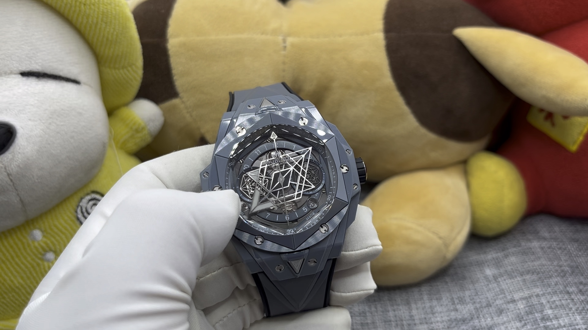 宇舶大爆炸刺青二代灰陶瓷腕表