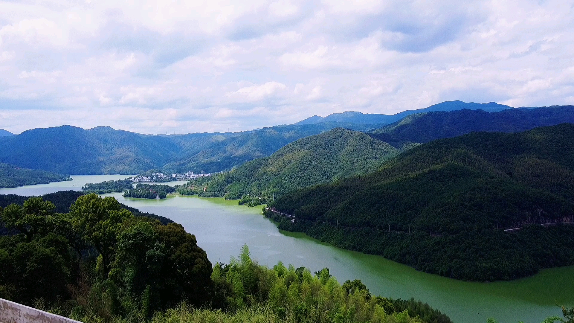 航拍福州连江县小沧畲族乡山仔水库!