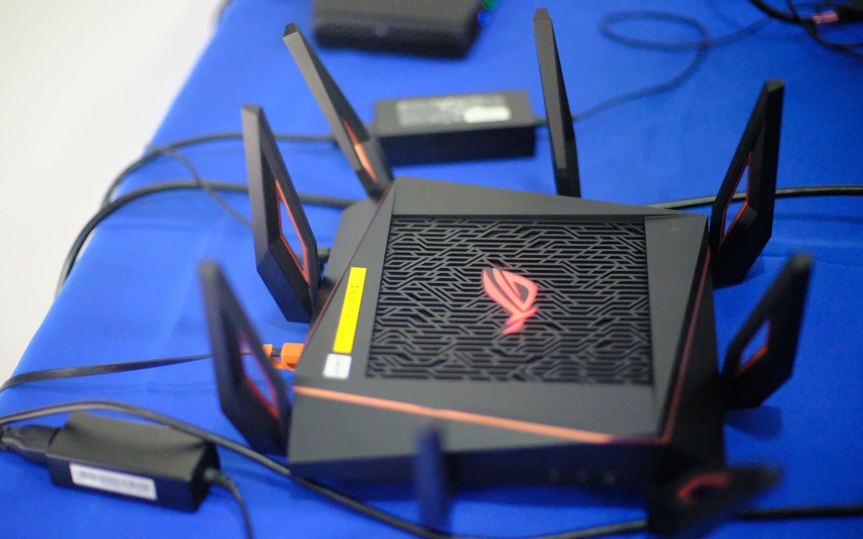 华硕asusroggtax11000无线路由器11000m三频全千兆低辐射万兆电竞游戏