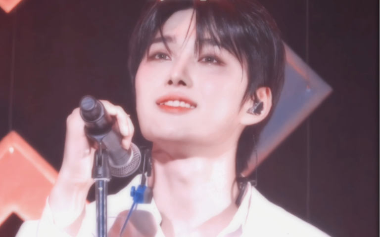 美和诱惑!亮晶晶的眼影 汗涔涔的脖子|金宰汉