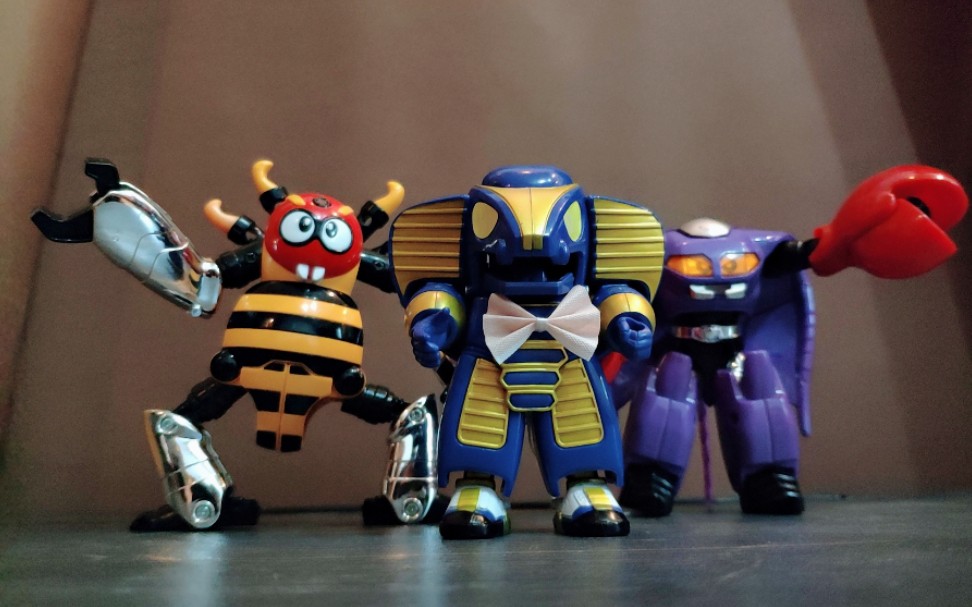 (石家庄余文乐)比我小一岁的玩具?万代铁甲小宝蟑螂恶霸97绝版