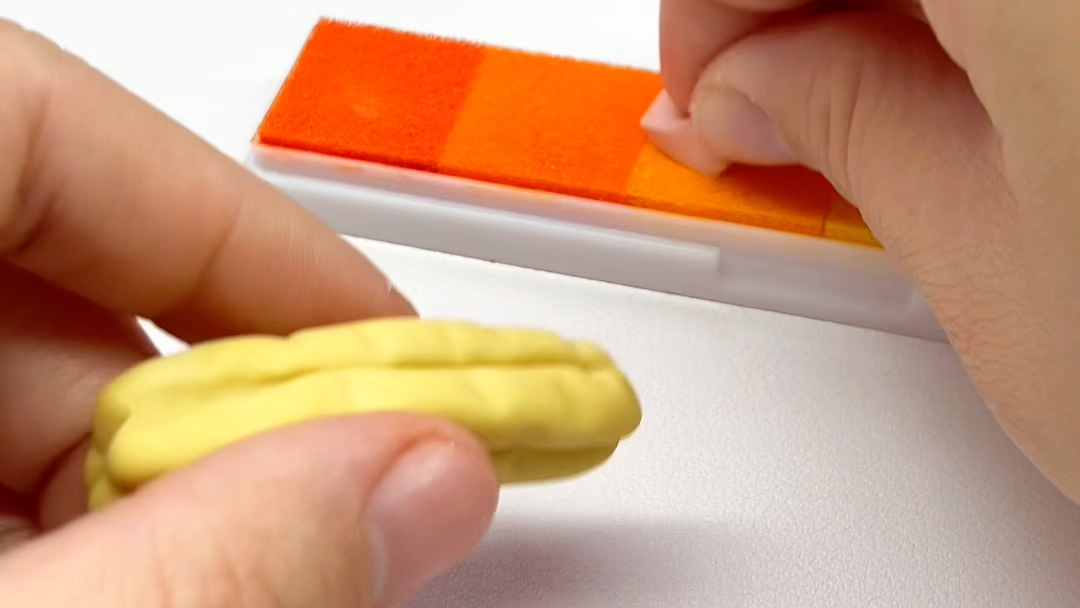 粘土油条超级简单一起来做一个吧.