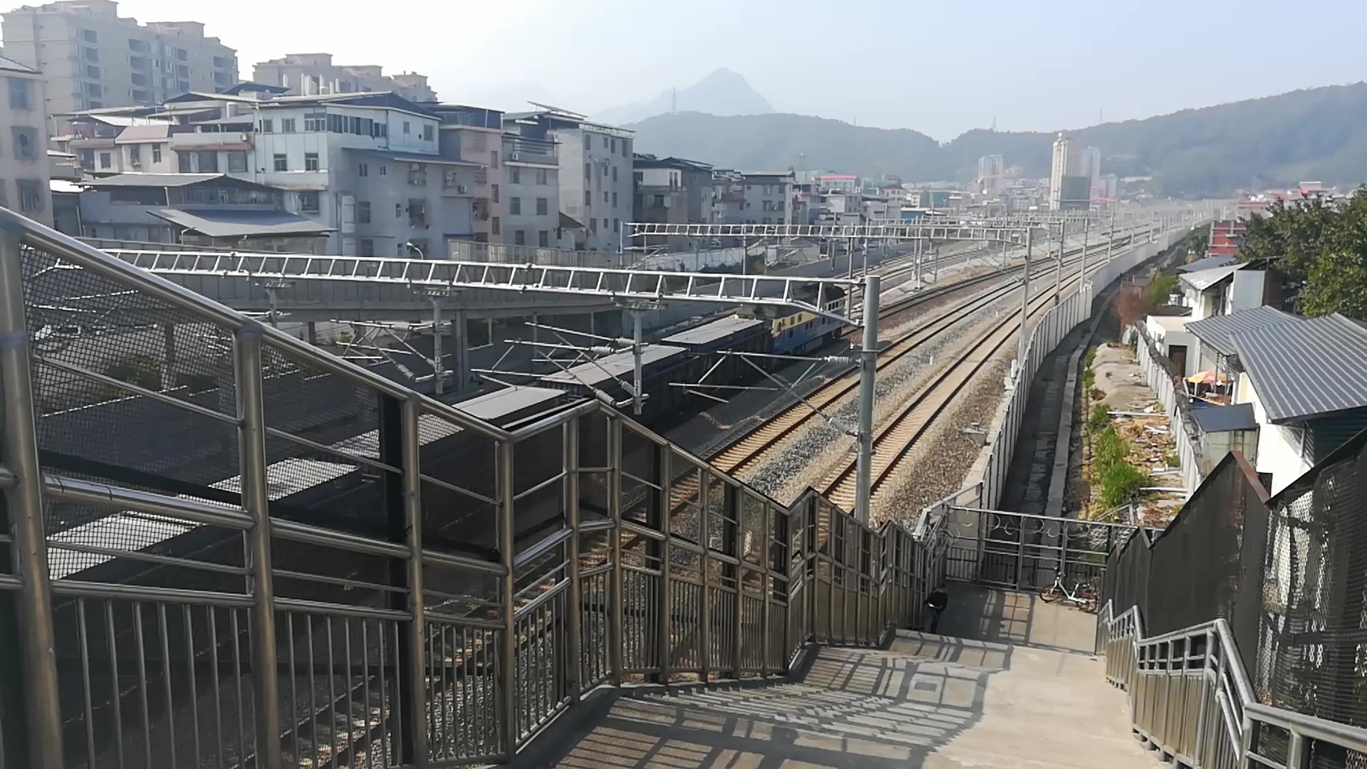 【赣龙线】货列驶出龙岩站