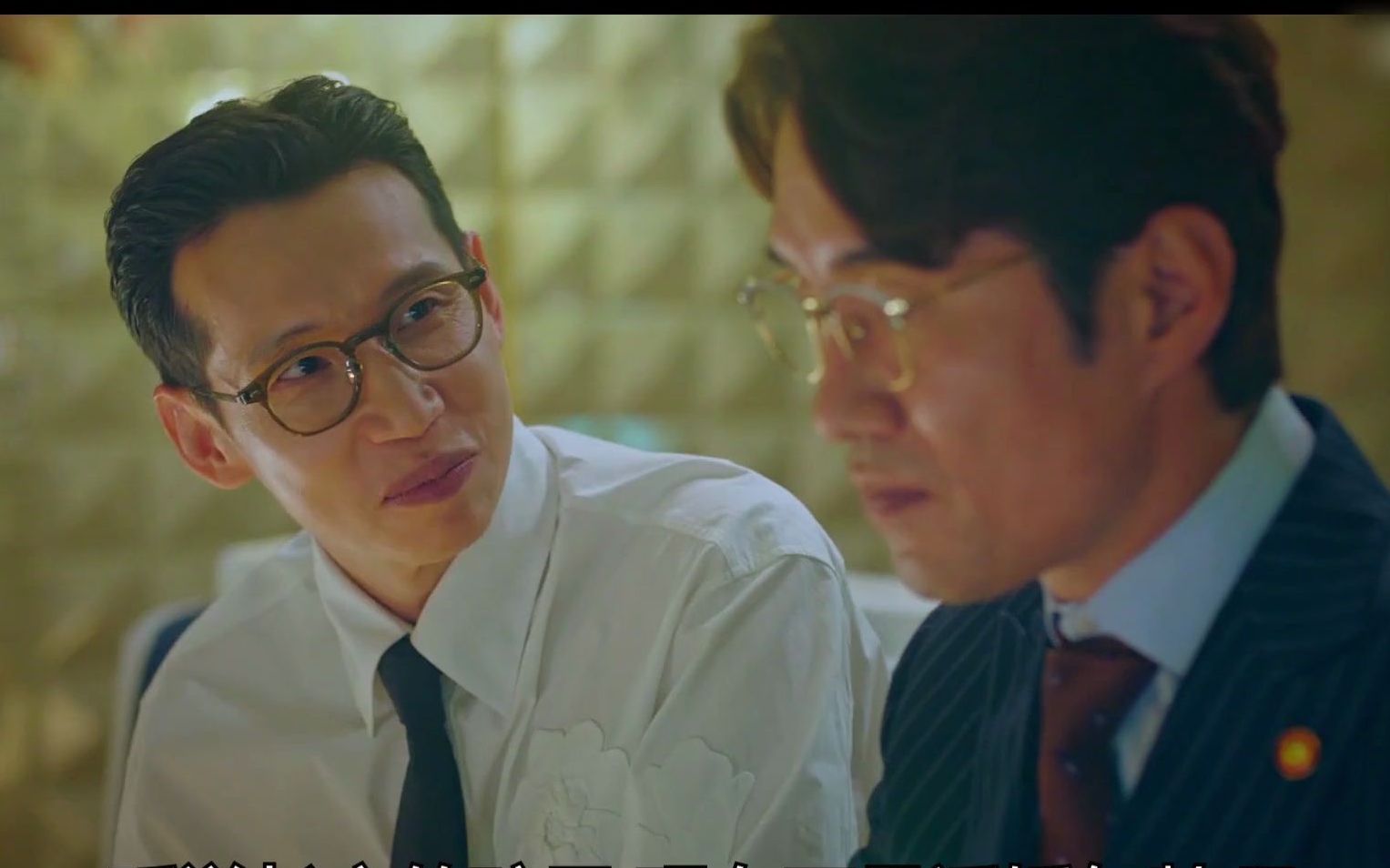 顶楼3沈秀莲破格登场后背带着蝴蝶纹身出现了