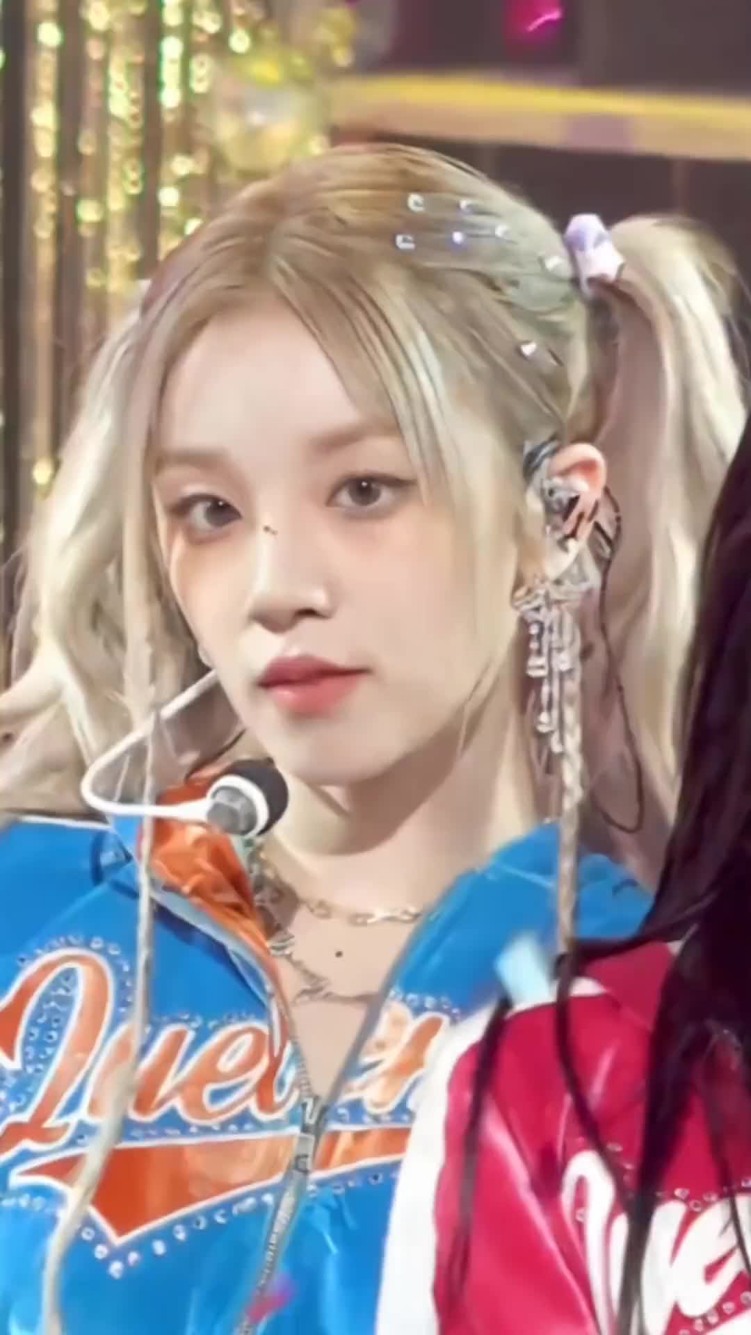 漫撕少女双马尾宋雨琦直拍queencardgidle抖音小助