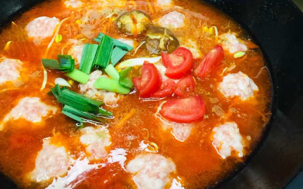 贵州特色酸汤圆子火锅,圆子不散鲜香滑嫩,名副其实的饭遭殃